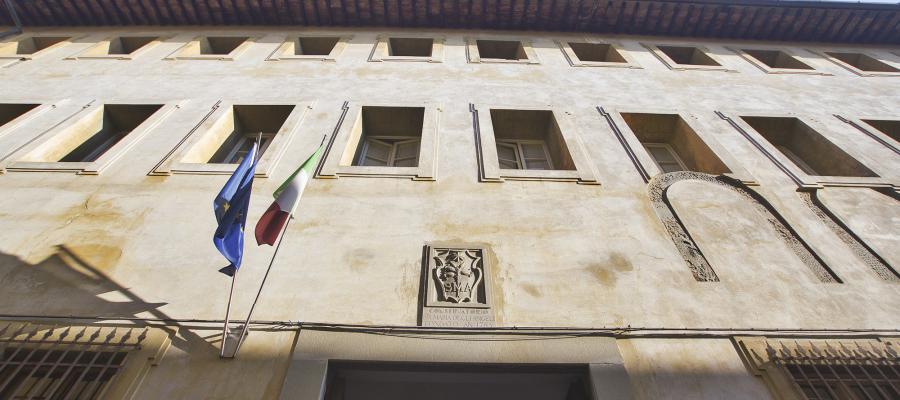 La facciata della scuola Santa Maria degli Angeli